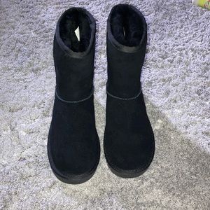 Black boots, koolaburra by ugg. Size 7